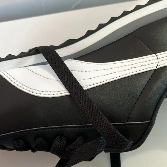 Brand new puma sneakers mens size 10 black and white lace up shoes - Picture 11 of 11